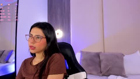 Snapshot of desireee_ chatting on 06/08/26, 01:00 desire online show from 06/08/26, 01:00