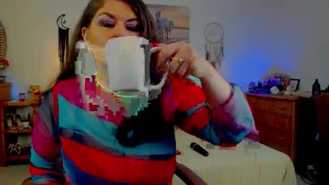 Snapshot of desirehellen chatting on 06/04/26, 08:31 HellenMoon online show from 06/04/26, 08:31