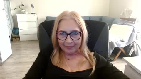 S O F I A online show from 02/09/25, 02:40