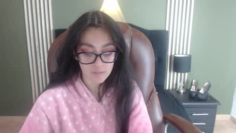 Snapshot of desiring__angel chatting on 12/12/24, 09:58 Desiring Angel online show from 12/12/24, 09:58