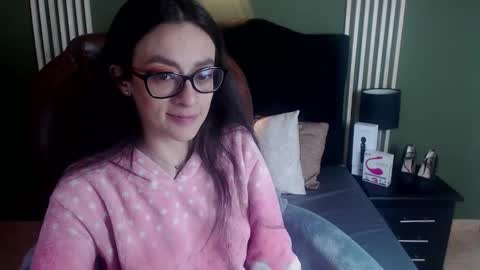 Snapshot of desiring__angel chatting on 12/14/24, 12:33 Desiring Angel online show from 12/14/24, 12:33