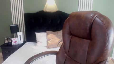 Snapshot of desiring__angel chatting on 12/24/24, 03:27 Desiring Angel online show from 12/24/24, 03:27