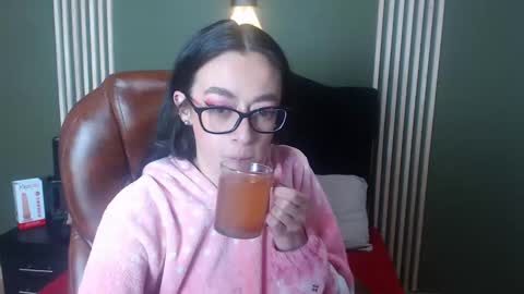 Snapshot of desiring__angel chatting on 01/07/25, 11:48 Desiring Angel online show from 01/07/25, 11:48