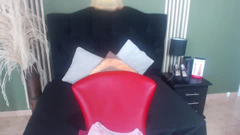 Snapshot of desiring__angel chatting on 02/01/25, 10:59 Desiring Angel online show from 02/01/25, 10:59