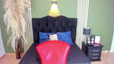 Snapshot of desiring__angel chatting on 02/27/25, 10:26 Desiring Angel online show from 02/27/25, 10:26