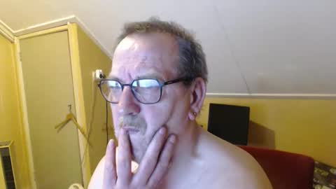 Snapshot of destelp chatting on 04/30/26, 08:57 destelp online show from 04/30/26, 08:57