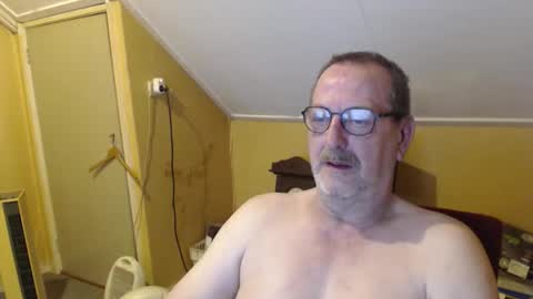 Snapshot of destelp chatting on 06/04/26, 11:00 destelp online show from 06/04/26, 11:00