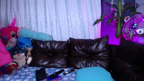 Independent model online show from 01/01/25, 10:46