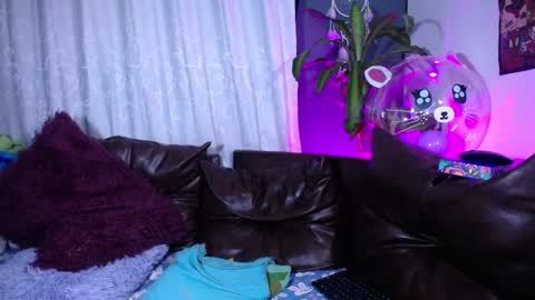 Independent model online show from 01/02/25, 04:52