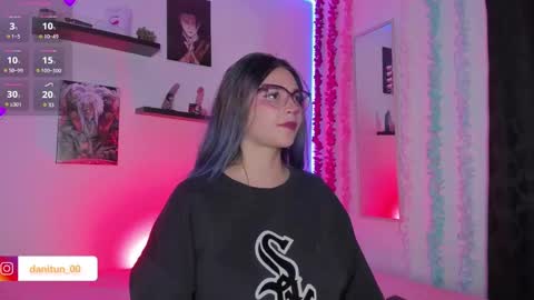 Snapshot of destiny14_ chatting on 09/24/25, 05:33 Dani online show from 09/24/25, 05:33