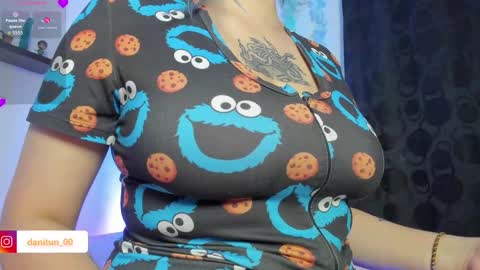 Snapshot of destiny14_ chatting on 10/15/25, 02:22 Dani online show from 10/15/25, 02:22