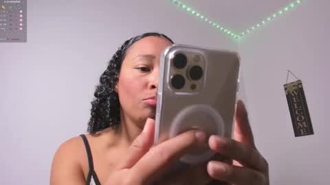 Snapshot of desty_y chatting on 10/05/25, 04:27 desty_y online show from 10/05/25, 04:27