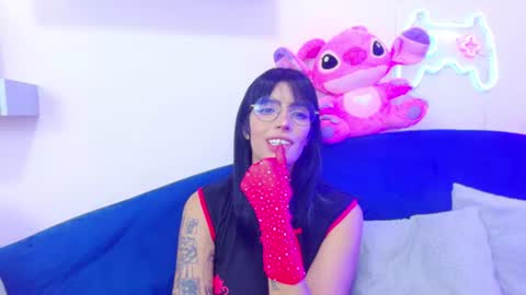 Snapshot of deuxgold chatting on 07/15/26, 10:59 DEUX online show from 07/15/26, 10:59