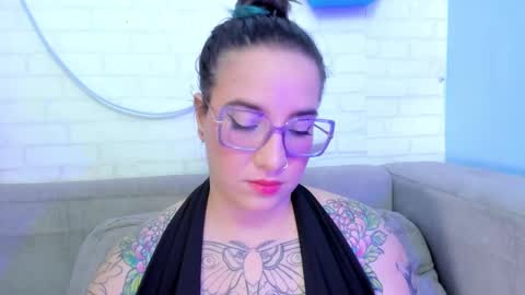 Snapshot of deva_blue chatting on 02/13/25, 04:43 Deva Blue online show from 02/13/25, 04:43