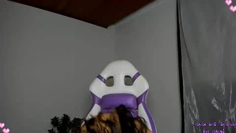 Snapshot of devadoll chatting on 09/29/25, 11:20 Gi HELP ME REACH 50 THUMPS UP 3 online show from 09/29/25, 11:20