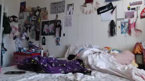 Snapshot of devilg1rl chatting on 12/01/24, 10:21 poutyangel online show from 12/01/24, 10:21