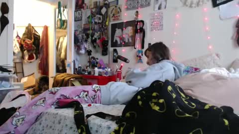 Snapshot of devilg1rl chatting on 12/21/24, 10:51 poutyangel online show from 12/21/24, 10:51