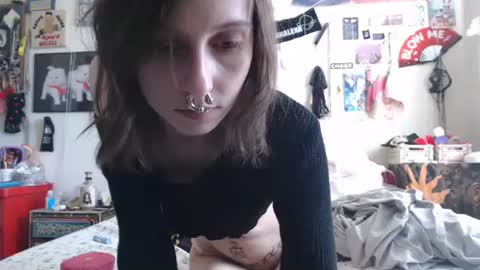 Snapshot of devilg1rl chatting on 01/27/25, 10:06 poutyangel online show from 01/27/25, 10:06