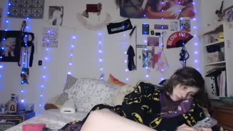 Snapshot of devilg1rl chatting on 01/31/25, 04:36 poutyangel online show from 01/31/25, 04:36