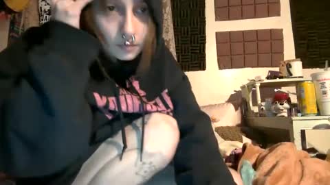 Snapshot of devilg1rl chatting on 02/01/25, 10:55 poutyangel online show from 02/01/25, 10:55