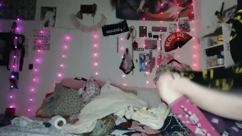 Snapshot of devilg1rl chatting on 02/23/25, 12:48 poutyangel online show from 02/23/25, 12:48