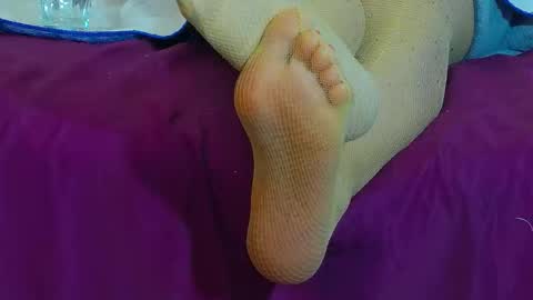 Snapshot of devilishpuss chatting on 11/20/25, 02:01 AlexaMills online show from 11/20/25, 02:01