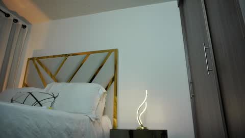 Devin Hunter online show from 02/06/25, 06:08