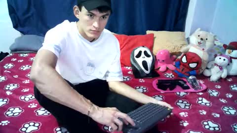 Snapshot of dey_royce chatting on 04/08/26, 05:07 Dey royce online show from 04/08/26, 05:07