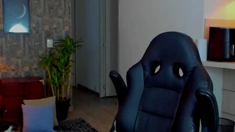 JULIAN online show from 12/14/25, 01:00