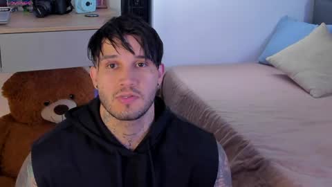 JULIAN online show from 04/05/26, 09:34