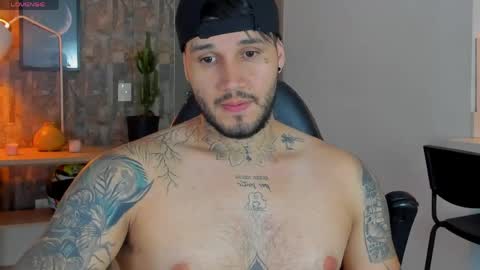 Snapshot of deymon_scott chatting on 05/01/26, 01:43 JULIAN online show from 05/01/26, 01:43