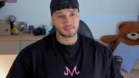 Snapshot of deymon_scott chatting on 05/19/26, 11:11 JULIAN online show from 05/19/26, 11:11