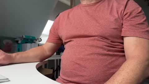 Snapshot of dhrobbert chatting on 01/18/25, 11:00 Robbert online show from 01/18/25, 11:00