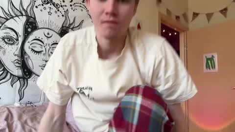 Snapshot of di_n_alex chatting on 12/11/24, 10:36 Di Alex online show from 12/11/24, 10:36