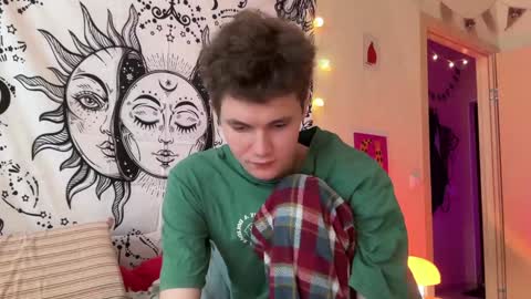 Snapshot of di_n_alex chatting on 12/19/24, 10:02 Di Alex online show from 12/19/24, 10:02
