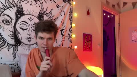 Snapshot of di_n_alex chatting on 12/22/24, 10:17 Di Alex online show from 12/22/24, 10:17