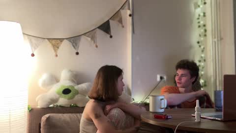 Snapshot of di_n_alex chatting on 01/04/25, 04:43 Di Alex online show from 01/04/25, 04:43