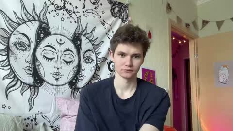 Snapshot of di_n_alex chatting on 01/05/25, 10:32 Di Alex online show from 01/05/25, 10:32