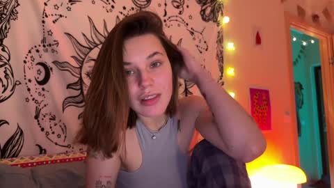 Snapshot of di_n_alex chatting on 01/11/25, 04:25 Di Alex online show from 01/11/25, 04:25