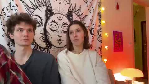 Snapshot of di_n_alex chatting on 02/09/25, 01:35 Di Alex online show from 02/09/25, 01:35