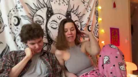 Snapshot of di_n_alex chatting on 02/12/25, 01:16 Di Alex online show from 02/12/25, 01:16