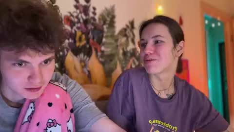 Snapshot of di_n_alex chatting on 02/20/25, 04:46 Di Alex online show from 02/20/25, 04:46