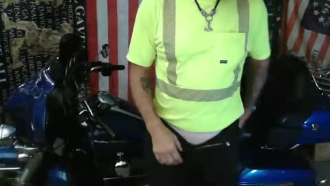 Snapshot of diabolic_yeti76 chatting on 09/22/25, 06:32 Yeti online show from 09/22/25, 06:32