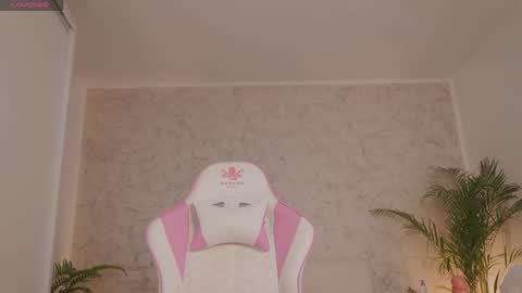 Snapshot of diamond_ava_ chatting on 04/07/26, 03:12 Thea online show from 04/07/26, 03:12
