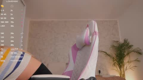 Snapshot of diamond_ava_ chatting on 04/10/26, 03:06 Thea online show from 04/10/26, 03:06