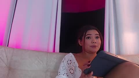 Snapshot of diamond_canela chatting on 02/23/25, 10:39 diamond_canela online show from 02/23/25, 10:39