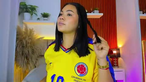 diamond_canela online show from 07/04/26, 03:02