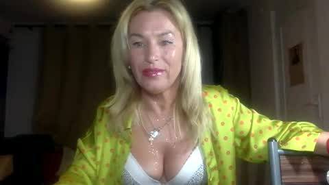 Snapshot of diana583578 chatting on 03/19/26, 05:06 diana583578 online show from 03/19/26, 05:06