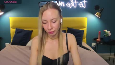Snapshot of diana_garrett chatting on 09/27/25, 01:32 Diana  online show from 09/27/25, 01:32