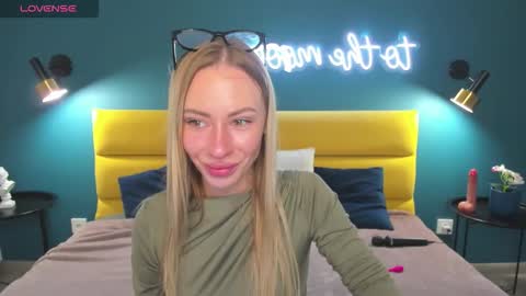 Snapshot of diana_garrett chatting on 10/02/25, 08:32 Diana  online show from 10/02/25, 08:32